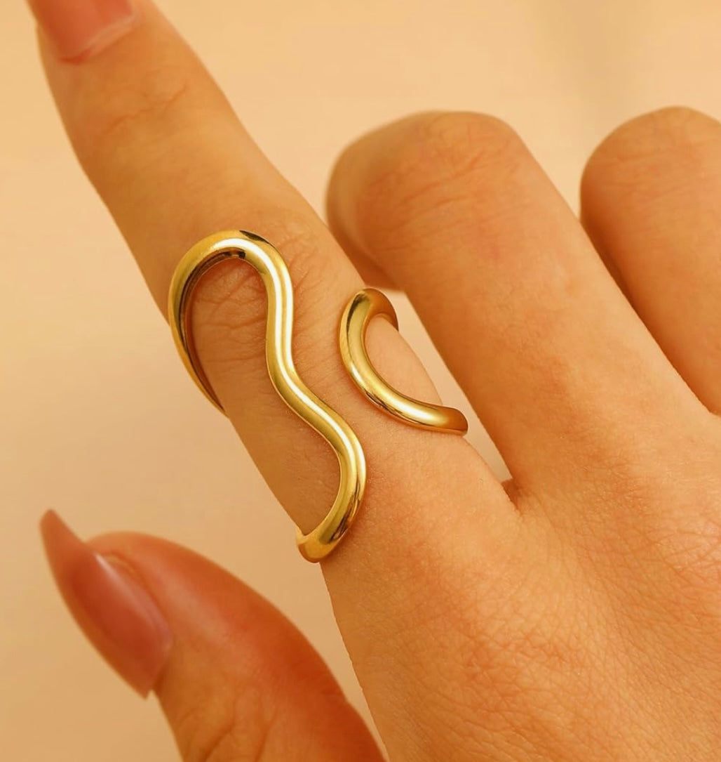 Curvy Ring