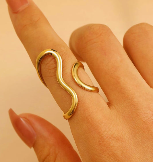 Curvy Ring